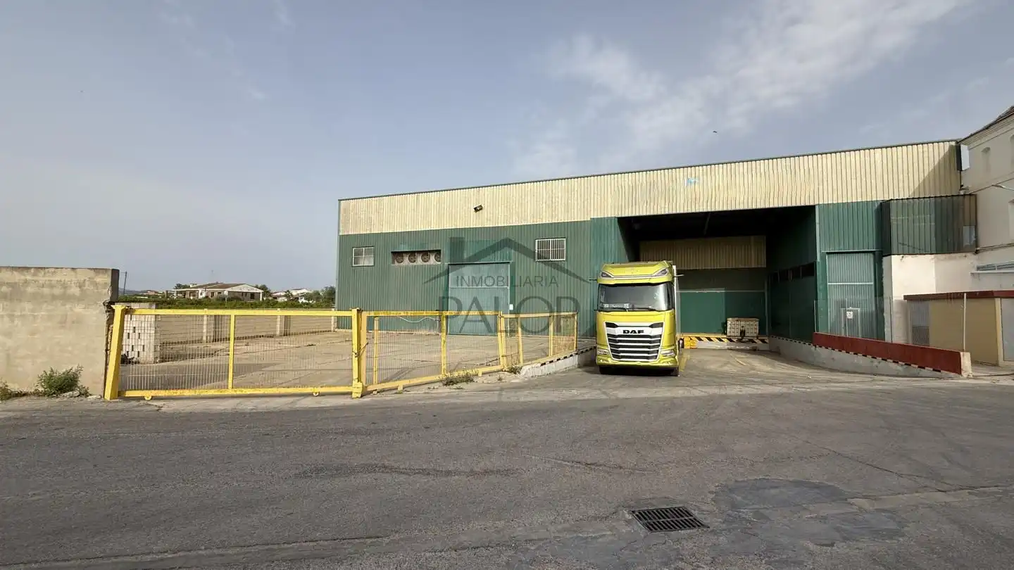 Vista exterior de Nave industrial en venta en La Pobla Llarga