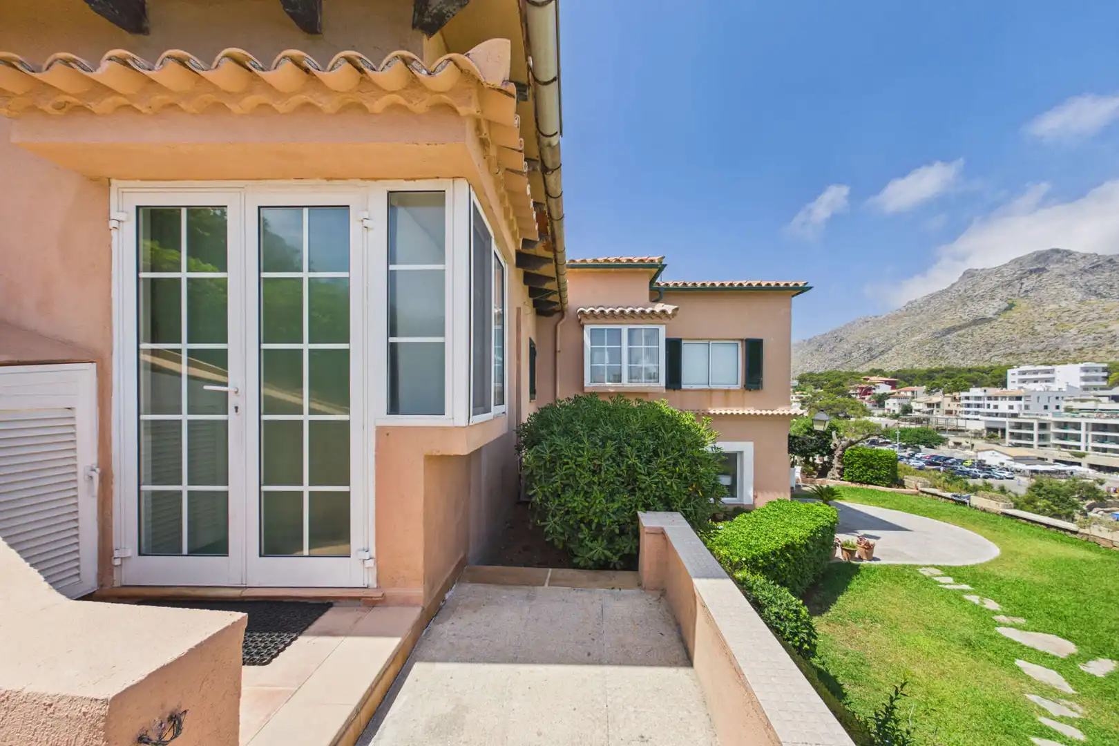 Vista exterior de Casa o xalet en venda en Pollença amb Aire condicionat, Terrassa i Moblat