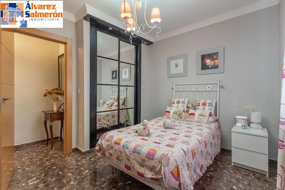 Bedroom of Houses for sale in Granada  with Air Conditioner, Heating and Terrace