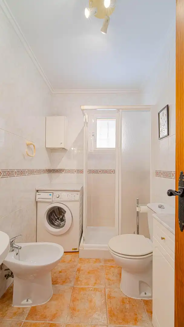 Bany de Casa o xalet en venda en Torrevieja amb Moblat, Balcó i Piscina comunitària