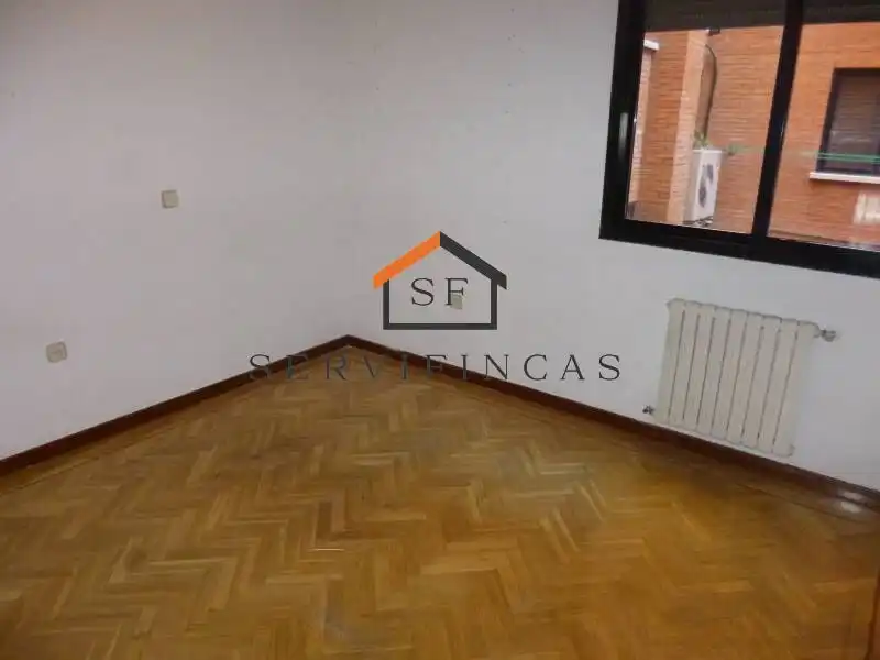 Wohnung zum Verkauf in Madrid mit Klimaanlage, Heizung und Privatgarten