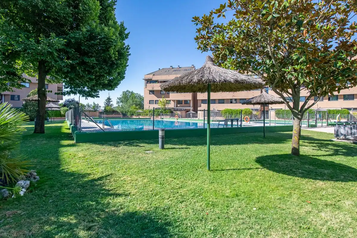 Piscina de Àtic en venda en Pozuelo de Alarcón amb Aire condicionat, Calefacció i Jardí privat