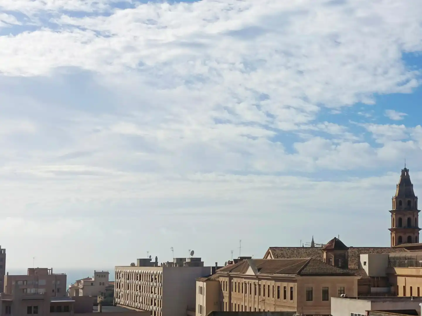 Außenansicht von Wohnung zum Verkauf in  Palma de Mallorca mit Klimaanlage, Parkett und Abstellraum