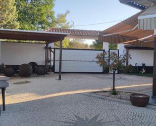 Aparcament de Casa o xalet en venda en San Pedro de Mérida amb Aire condicionat, Terrassa i Piscina