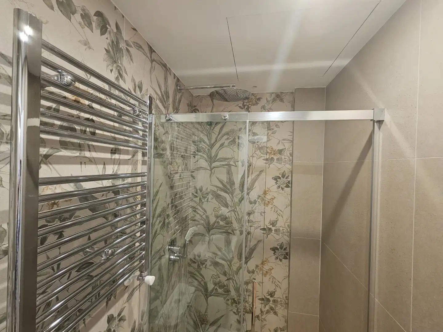 Baño de Piso de alquiler en Madrid con Aire acondicionado y Calefacción