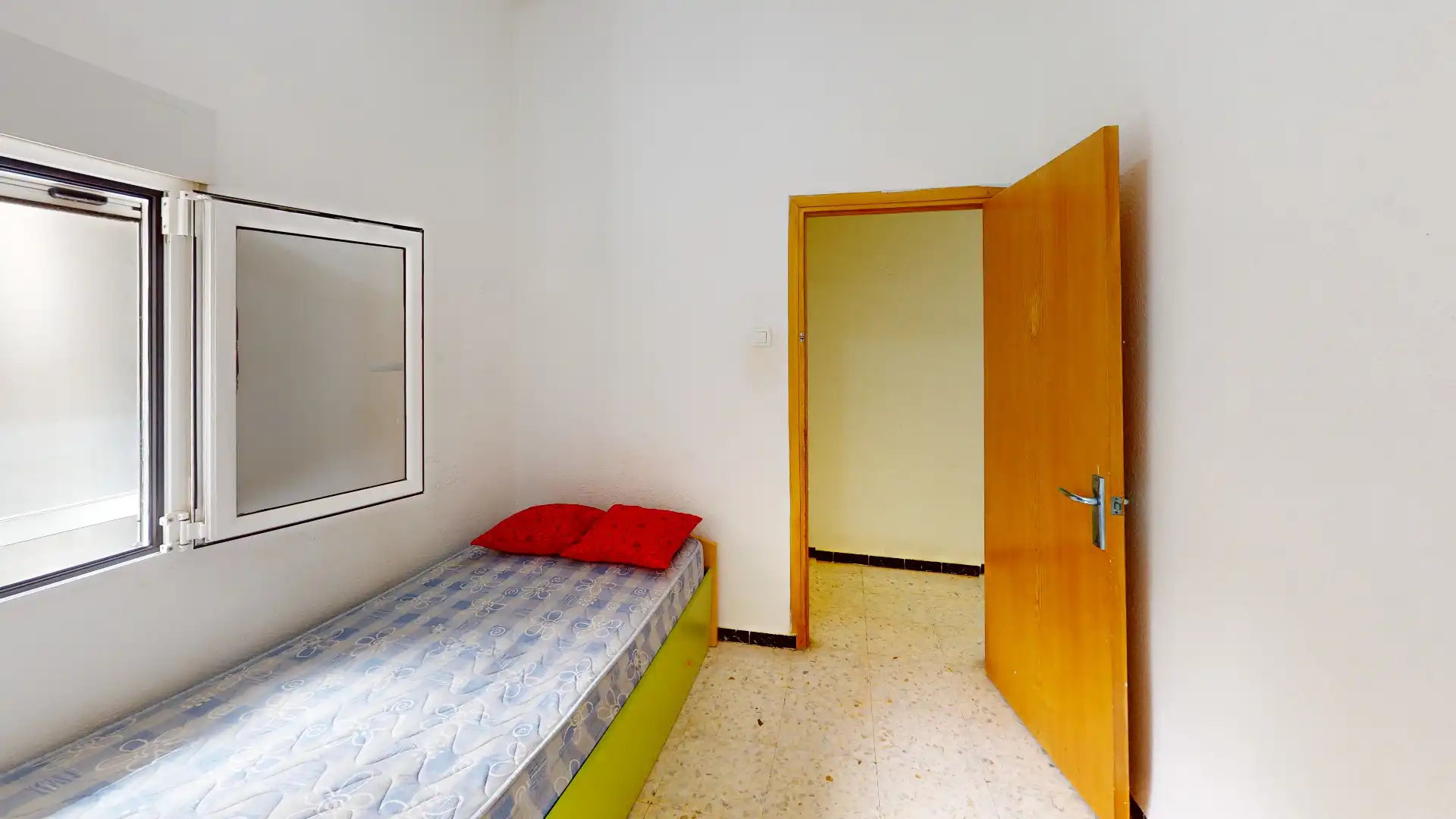 Dormitori de Pis en venda en Almería amb Moblat, Forn i Rentadora