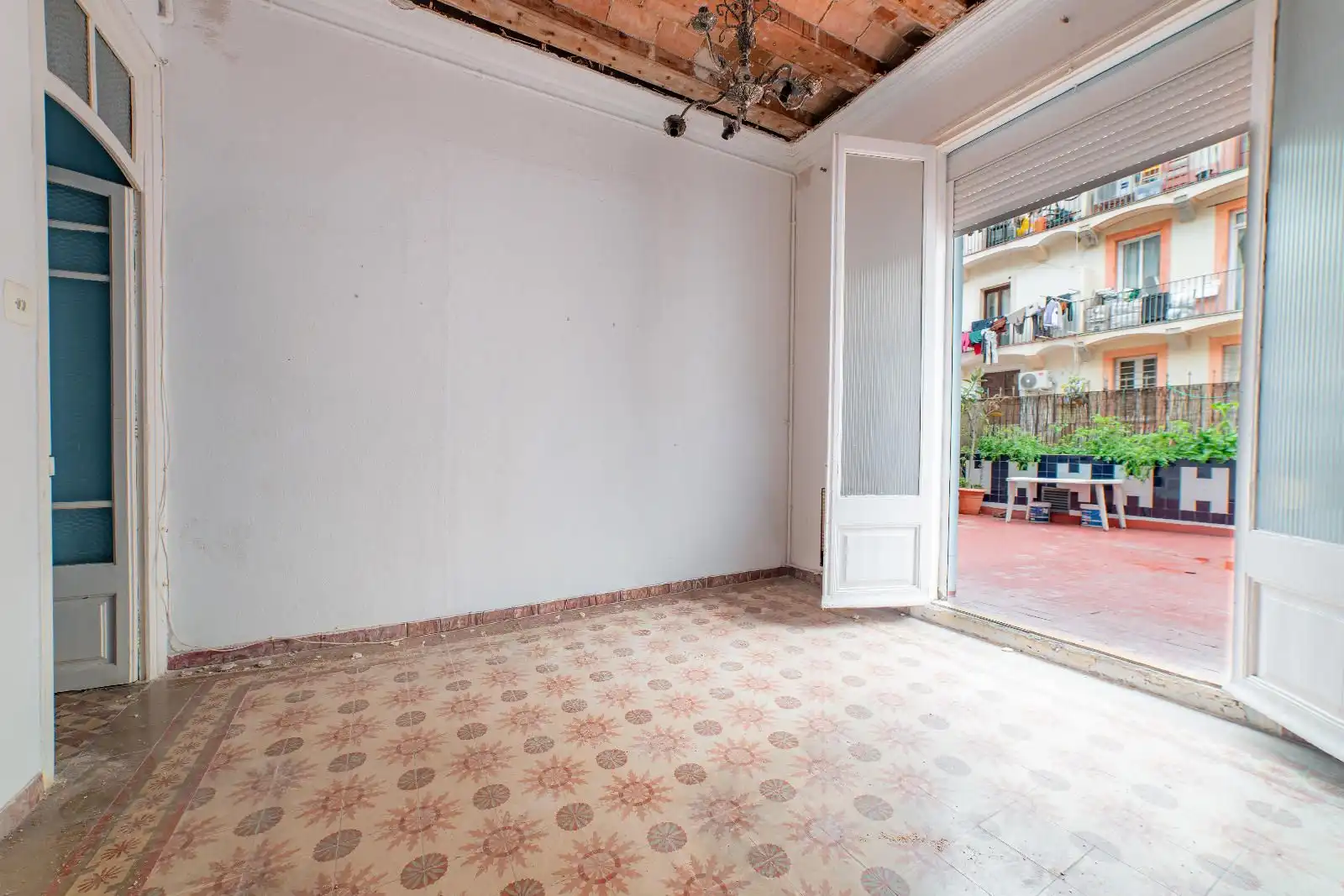 Flat with lift for sale in Junta del Comerç, imagen 3
