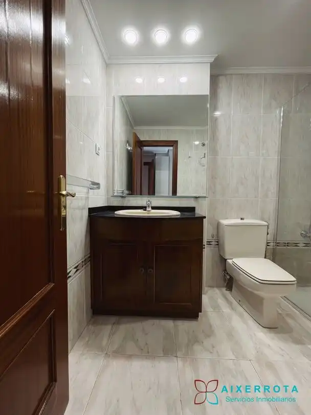 Flat with lift for sale in Landabarri Bidea, imagen 31