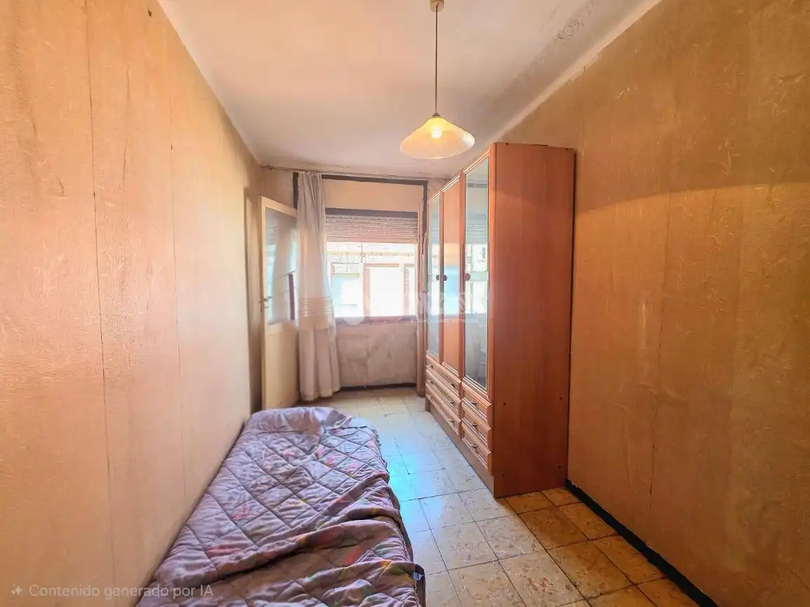 Habitación de Piso en venta en Santa Coloma de Gramenet con Balcón