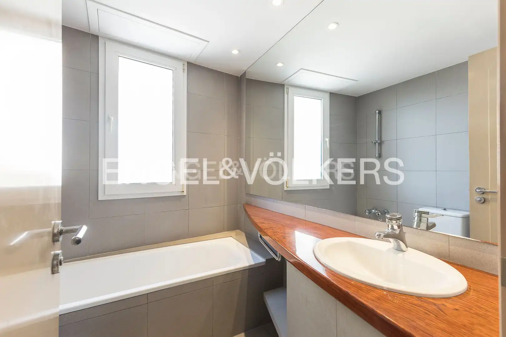 Bathroom of Houses for sale in Barcelona  with Air Conditioner, Heating and Private garden