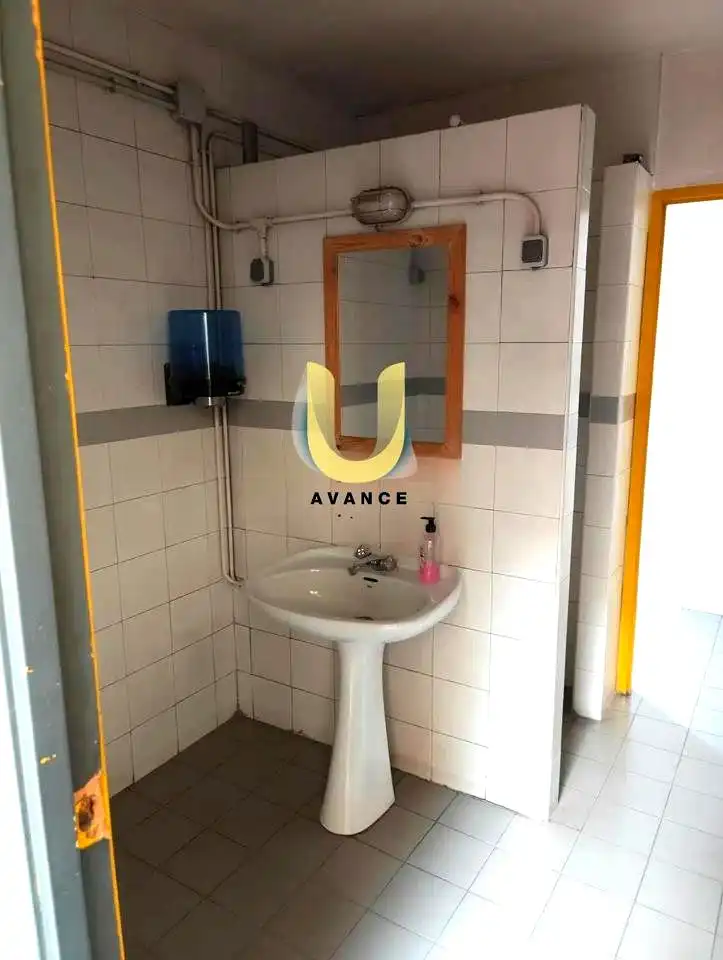 Baño de Nave industrial de alquiler en Alcalá de Henares