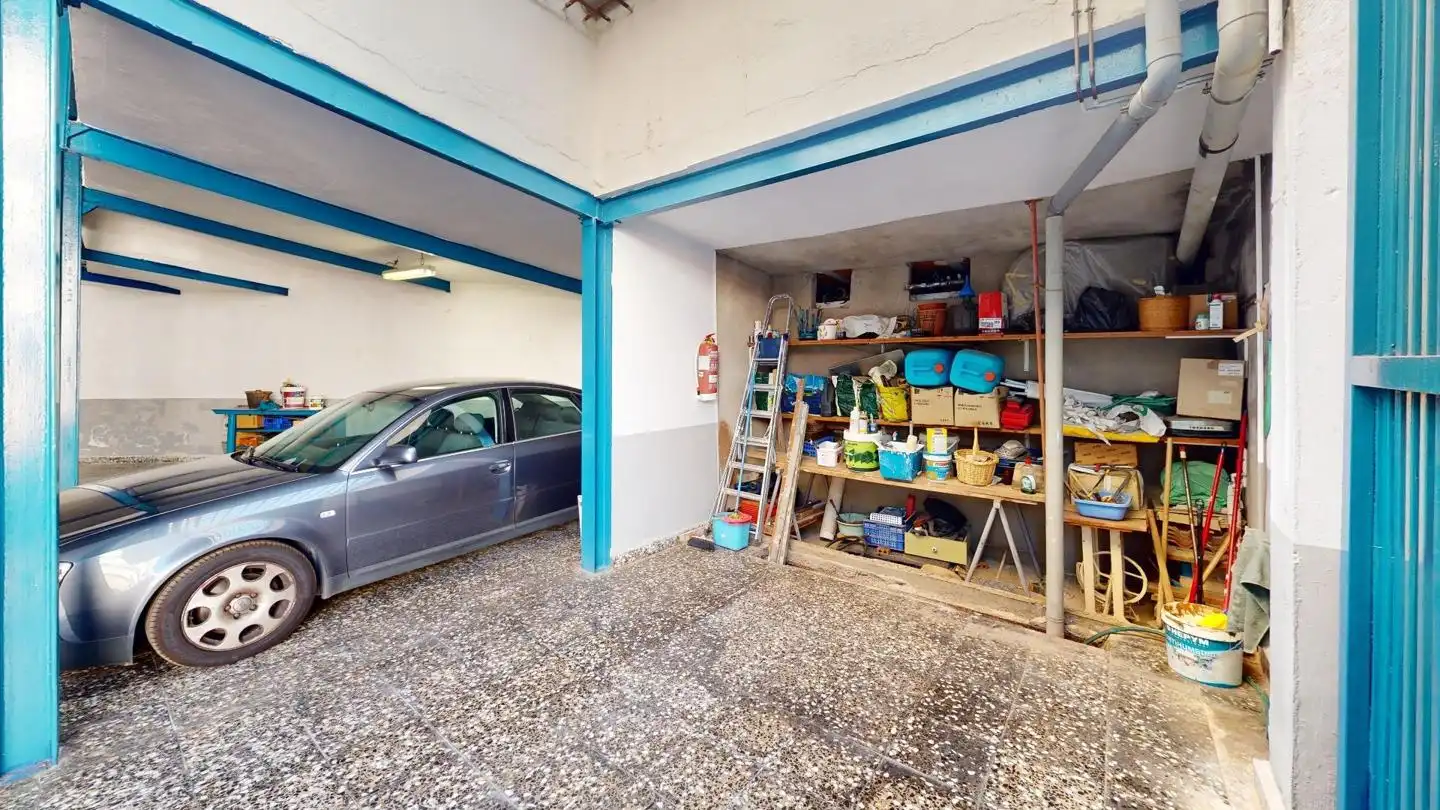Aparcament de Casa o xalet en venda en Viladecans amb Jardí privat i Terrassa