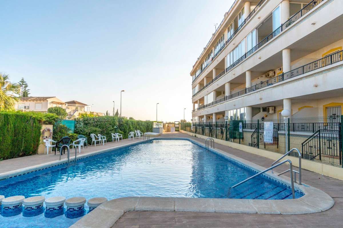 Piscina de Àtic en venda en Orihuela amb Moblat