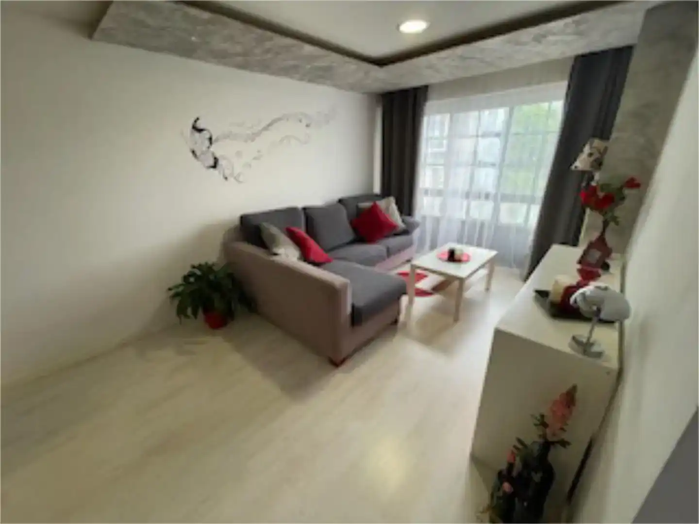 Sala d'estar de Pis en venda en Pontecesures amb Parquet, Traster i Moblat