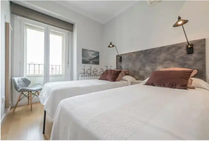 Bedroom of Flat for rent in Madrid  with Air Conditioner, Heating and Parquet flooring