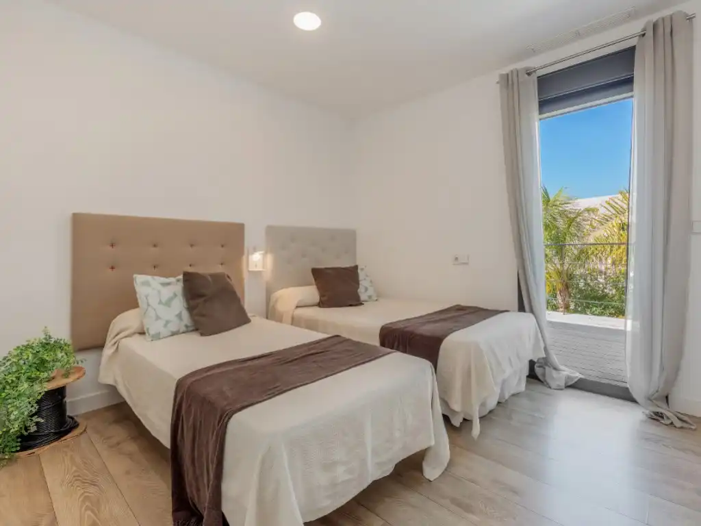 Dormitori de Casa o xalet en venda en Sant Joan d'Alacant amb Aire condicionat, Terrassa i Piscina
