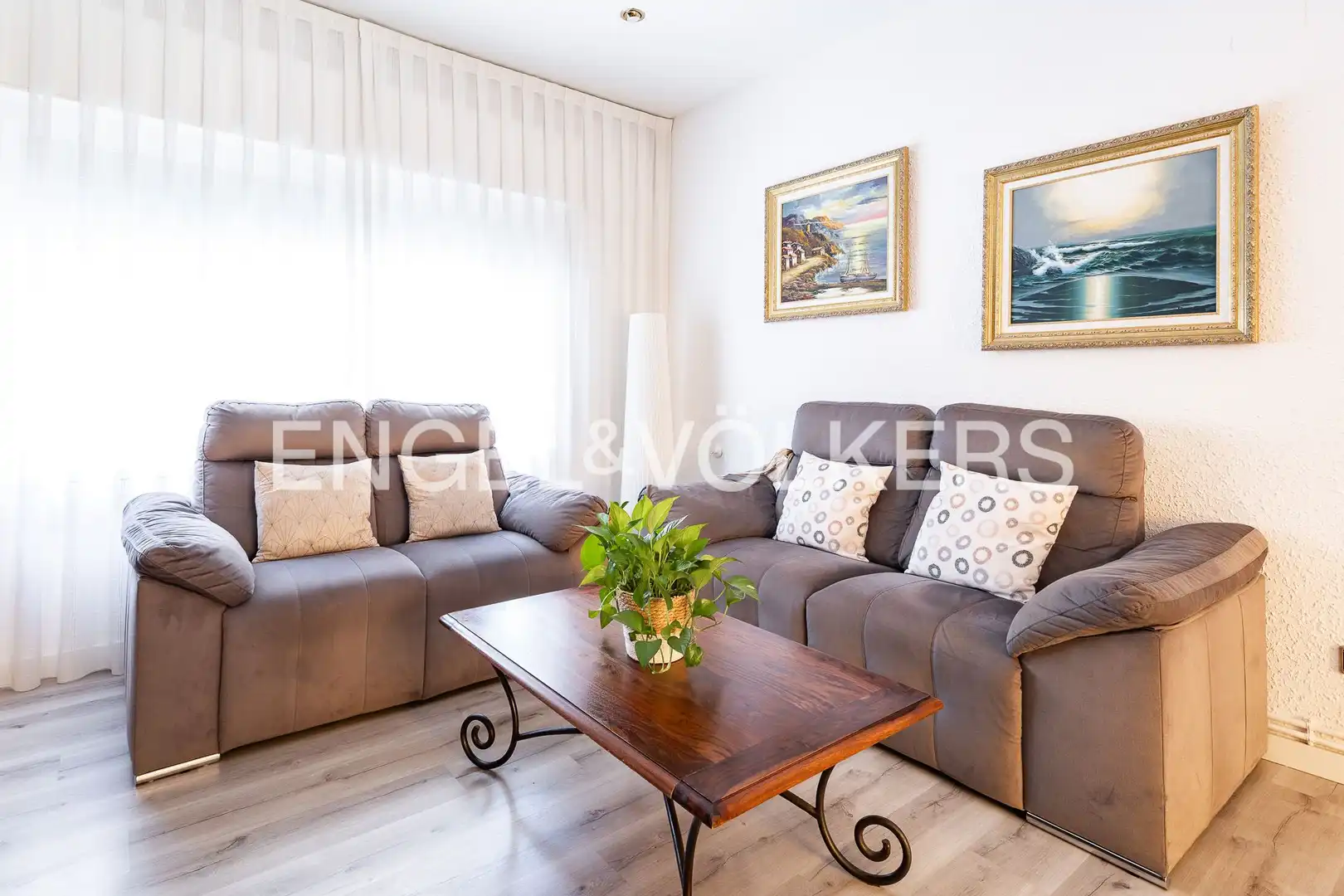 Sala d'estar de Casa adosada en venda en Arenys de Mar amb Calefacció, Jardí privat i Parquet