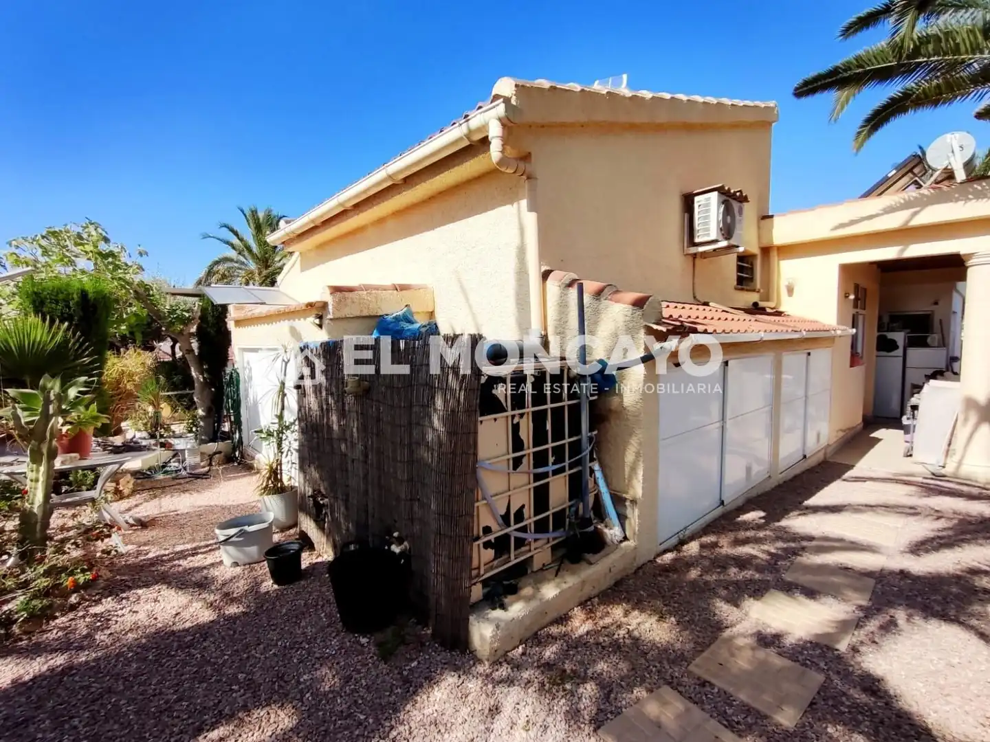 Vista exterior de Casa o xalet en venda en Rojales amb Aire condicionat, Calefacció i Jardí privat