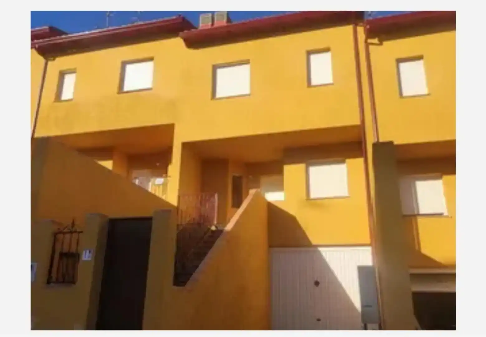 Vista exterior de Pis en venda en Mingorría amb Jardí privat, Parquet i Traster