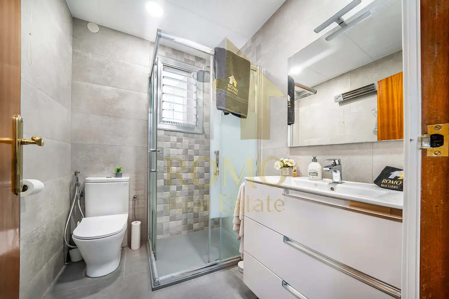 Baño de Piso en venta en Santa Perpètua de Mogoda con Aire acondicionado, Calefacción y Balcón