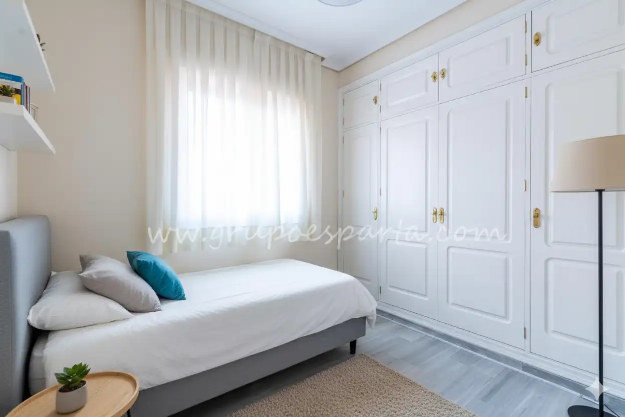 Bedroom of Flat for sale in Sevilla  with Air Conditioner and Terrace