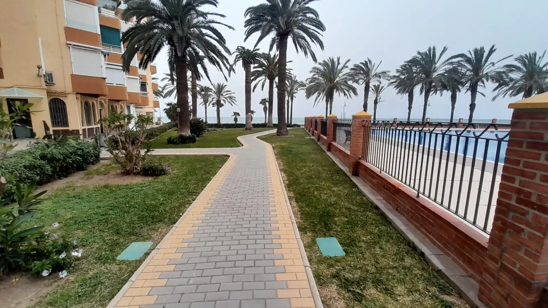 Apartament amb piscina en venda a Avenida Torre Ladeada 11, imagen 2