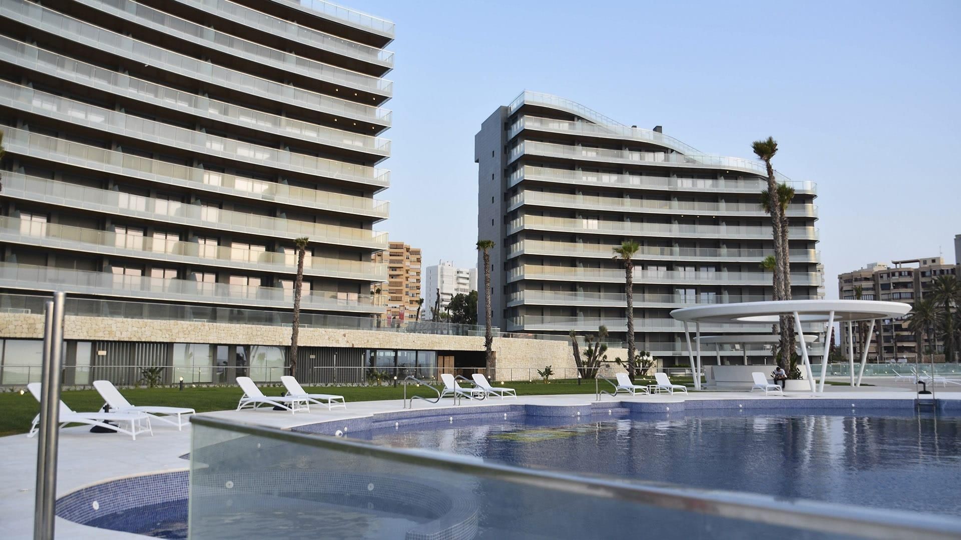 Swimming pool of Flat to rent in Alicante / Alacant  with Air Conditioner, Heating and Private garden