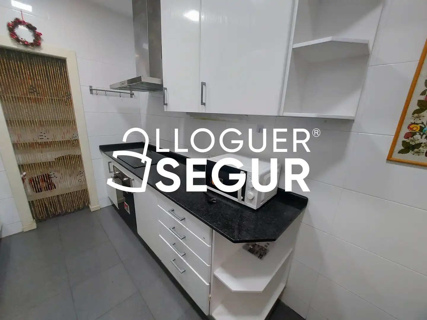 Cuina de Pis de lloguer en Barcelona amb Aire condicionat, Calefacció i Moblat