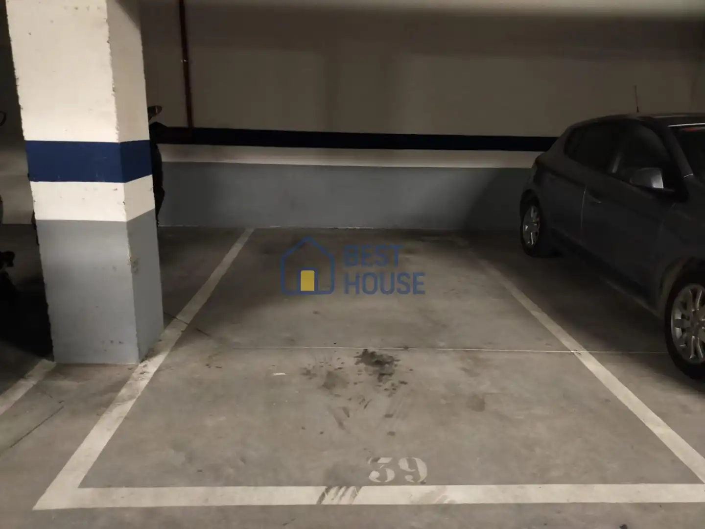 Parking de Apartamento de alquiler en León Capital  con Calefacción y Trastero