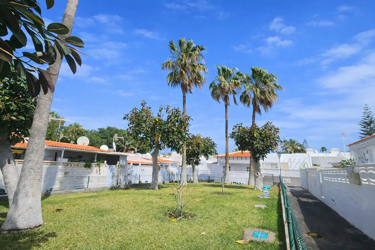 Vista exterior de Piso en venta en Arona con Terraza y Piscina comunitaria
