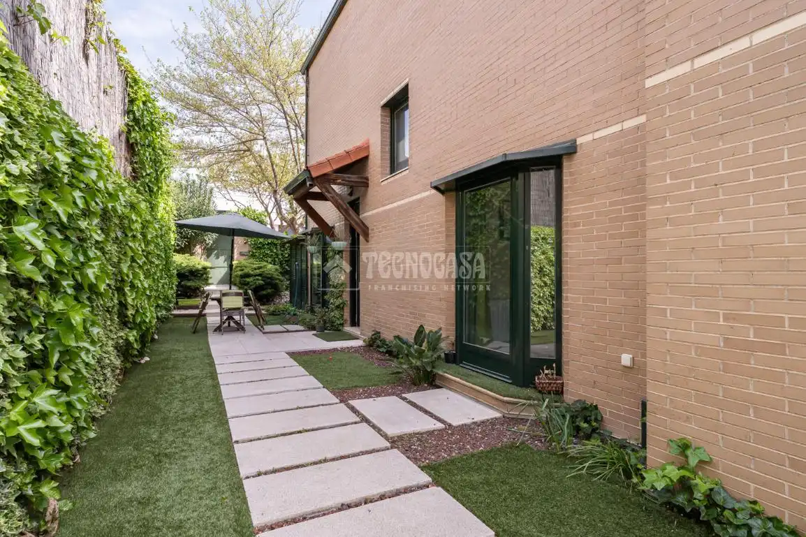 Terraza de Casa adosada en venta en Paracuellos de Jarama con Aire acondicionado, Calefacción y Jardín privado