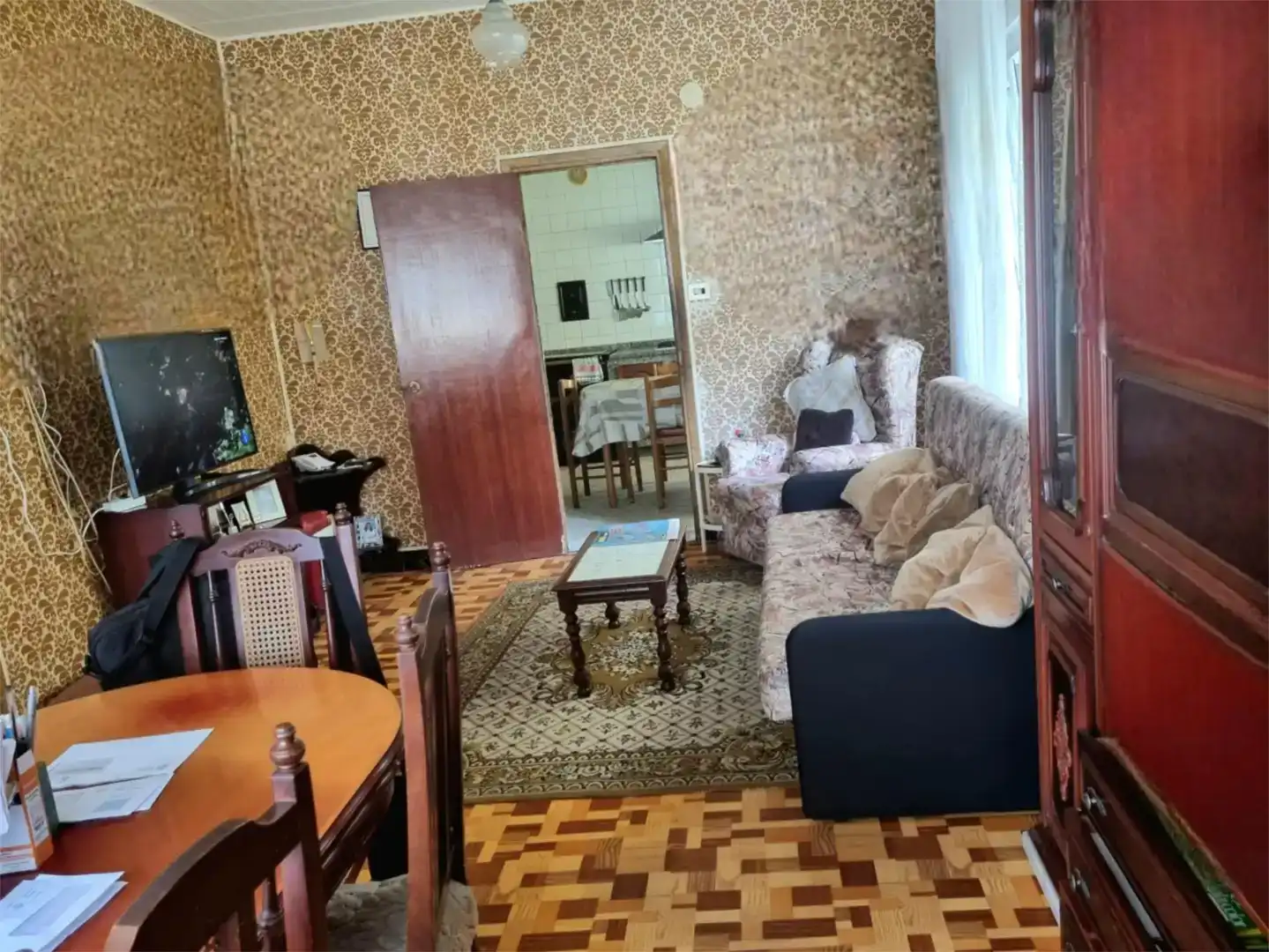Sala d'estar de Casa adosada en venda en Muxía amb Balcó
