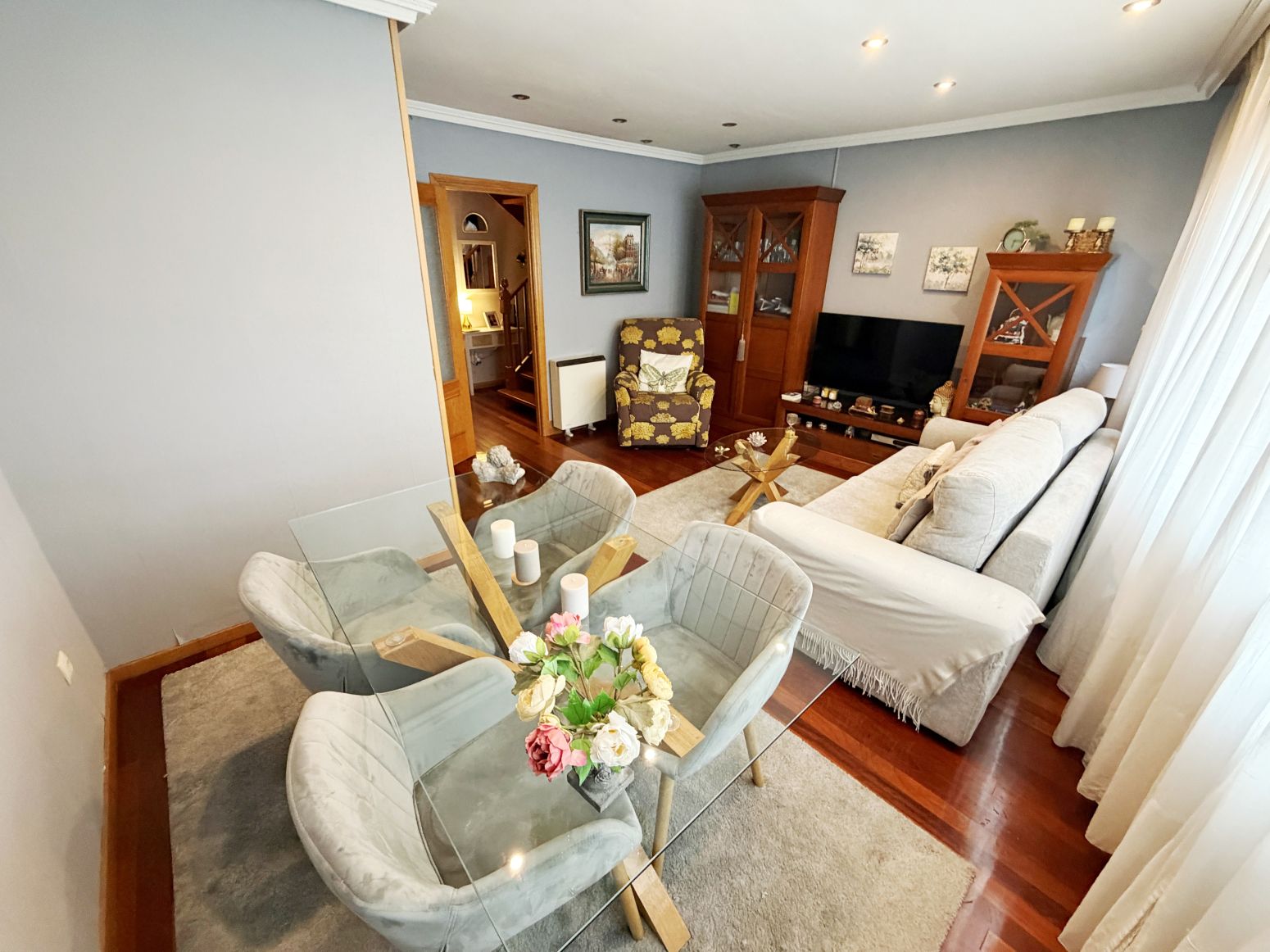 Sala de estar de Piso en venta en Avilés con Calefacción, Parquet y Trastero