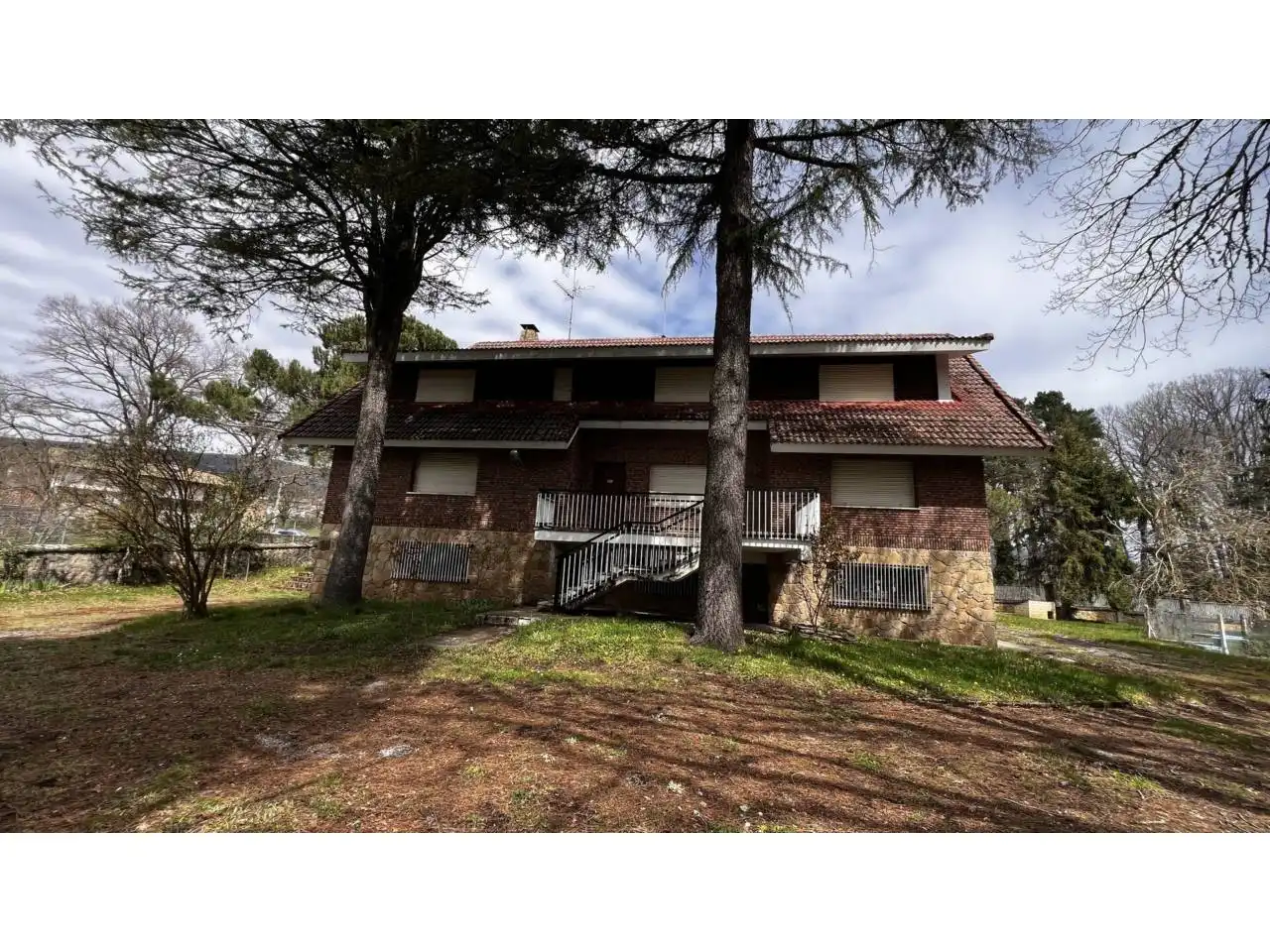 Vista exterior de Casa o xalet en venda en Merindad de Montija amb Calefacció, Jardí privat i Parquet