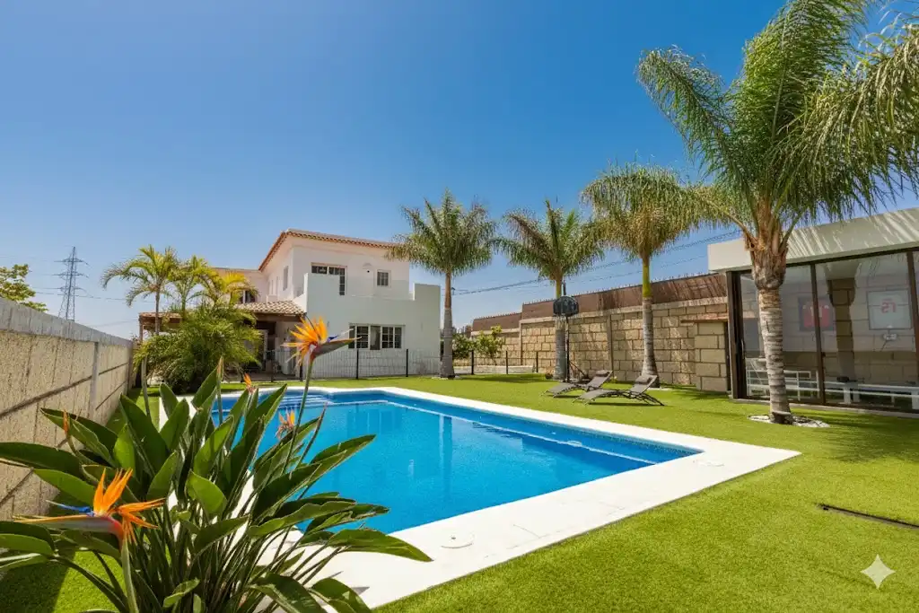 Schwimmbecken von Haus oder Chalet zum Verkauf in Candelaria mit Privatgarten, Terrasse und Abstellraum