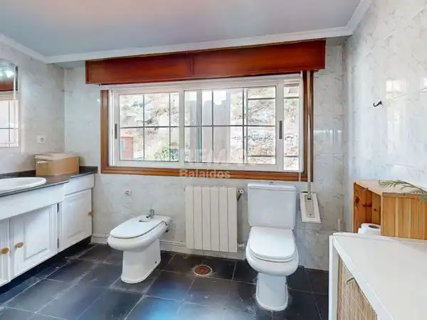 Bathroom of Houses for sale in Baiona  with Heating, Private garden and Parquet flooring