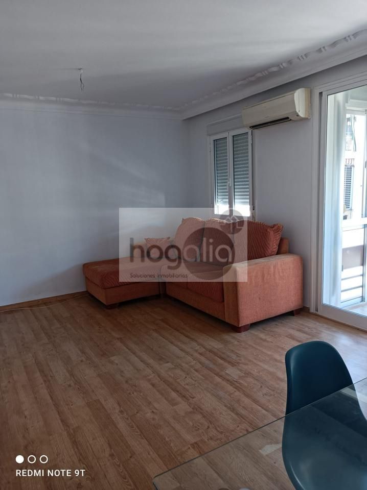 Sala d'estar de Pis de lloguer en  Sevilla Capital amb Aire condicionat i Terrassa