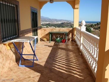 Casa rústica con piscina en venta en Almayate