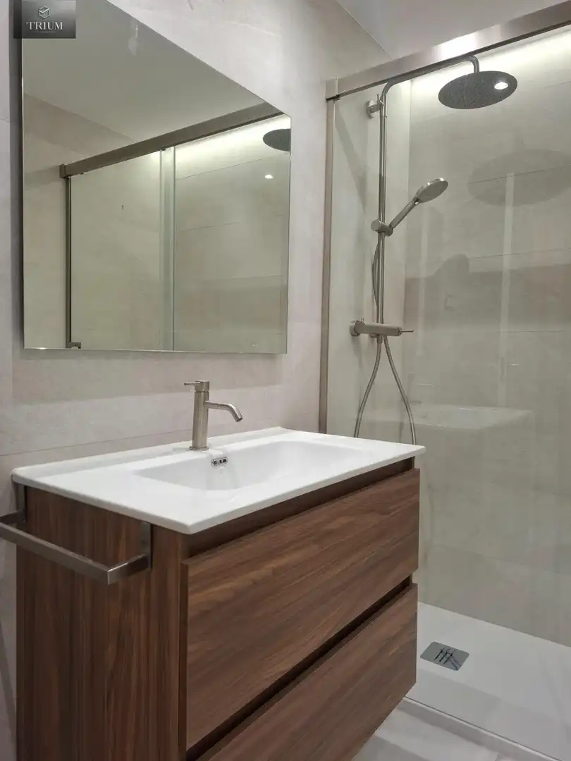 Bathroom of Flat for rent in Granada  with Heating and Furnished