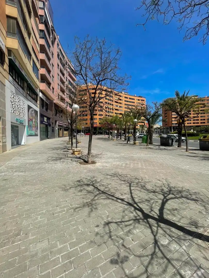 Vista exterior de Pis en venda en Alicante / Alacant amb Calefacció, Jardí privat i Balcó