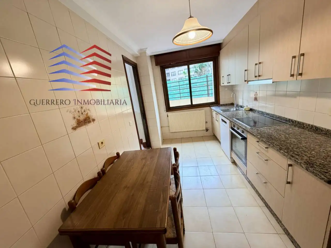 Cocina de Piso de alquiler en Vigo  con Calefacción, Parquet y Terraza