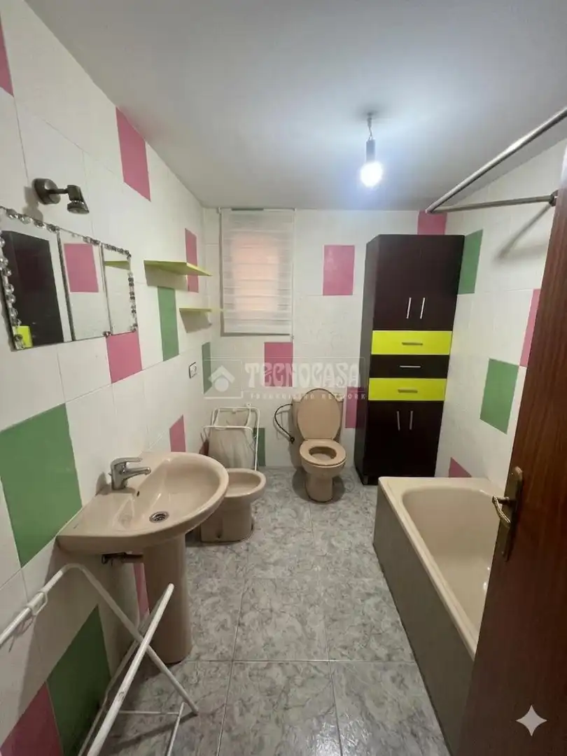 Bathroom of Flat for sale in Sevilla  with Terrace and Balcony