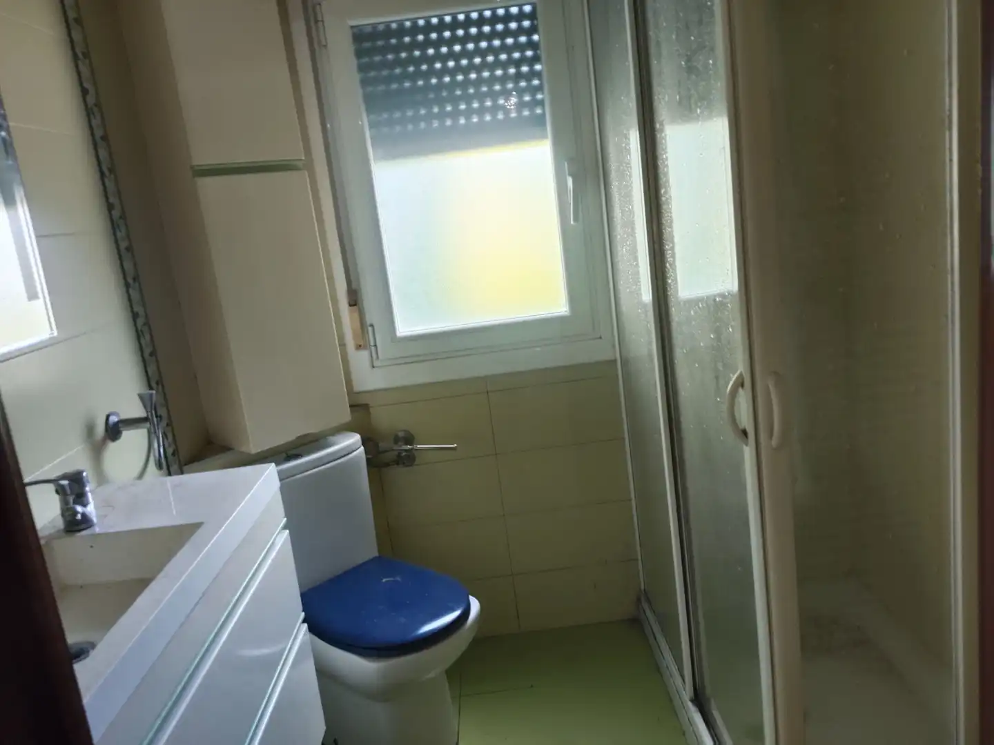Baño de Piso en venta en Legazpi con Calefacción, Trastero y Balcón