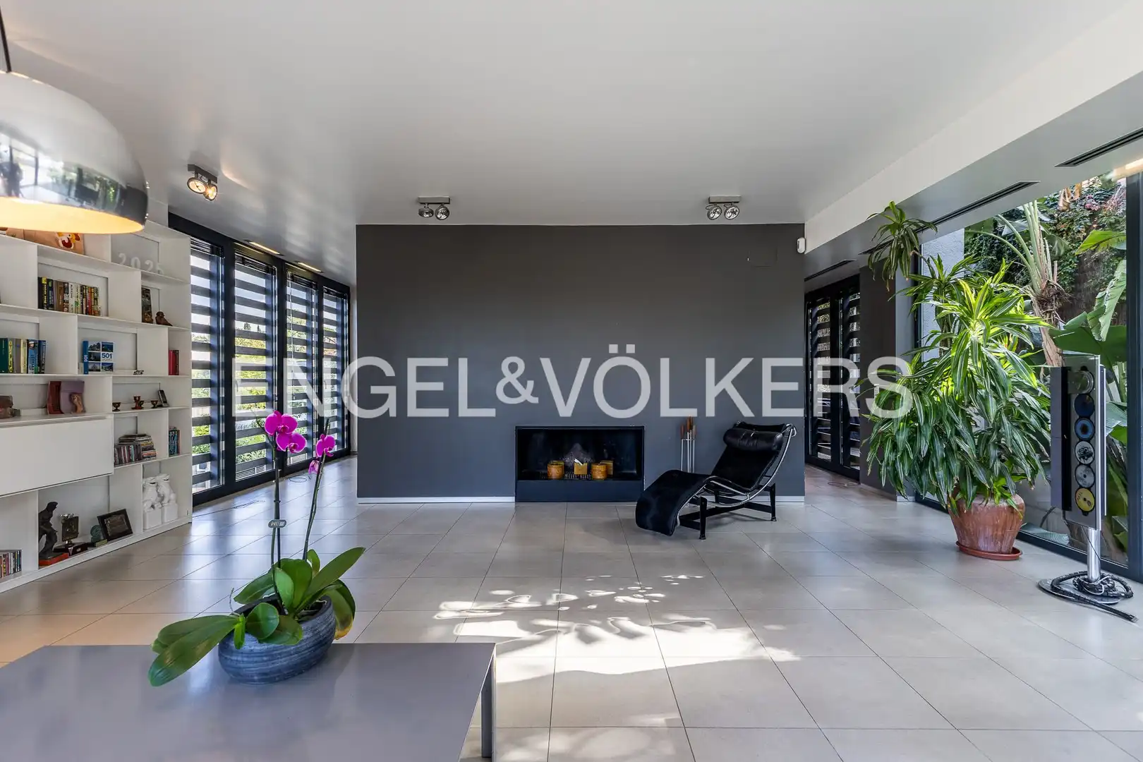 Living room of Houses for sale in Sant Cugat del Vallès  with Air Conditioner, Heating and Private garden