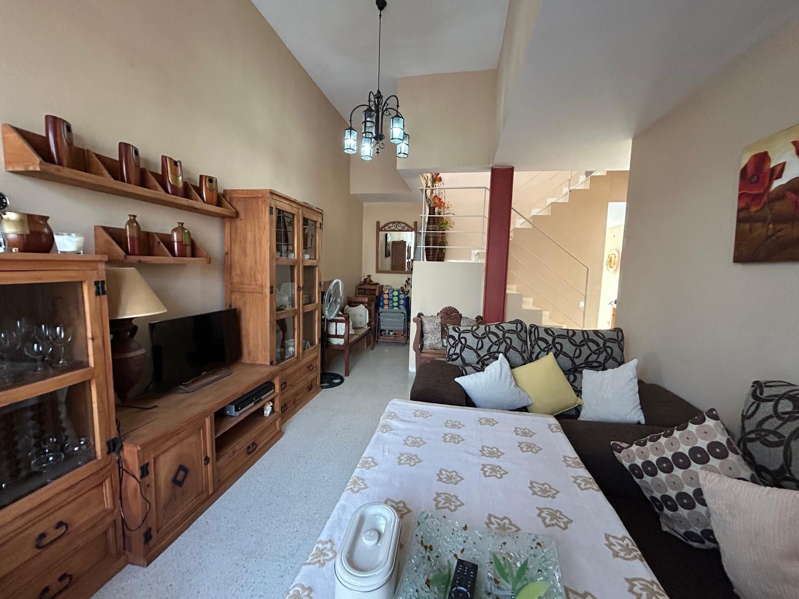 Sala de estar de Casa adosada en venta en Almadén de la Plata