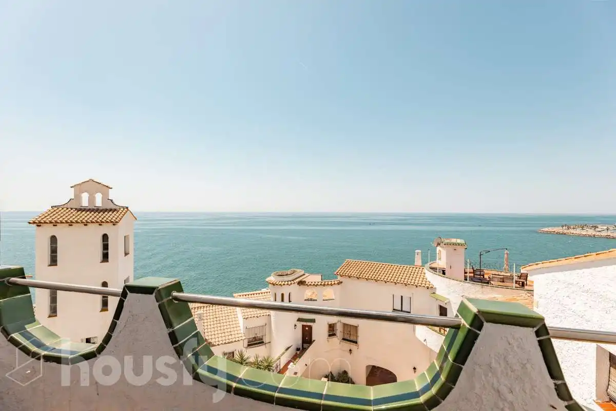 Vista exterior de Piso en venta en Sitges con Trastero, Amueblado y Piscina comunitaria