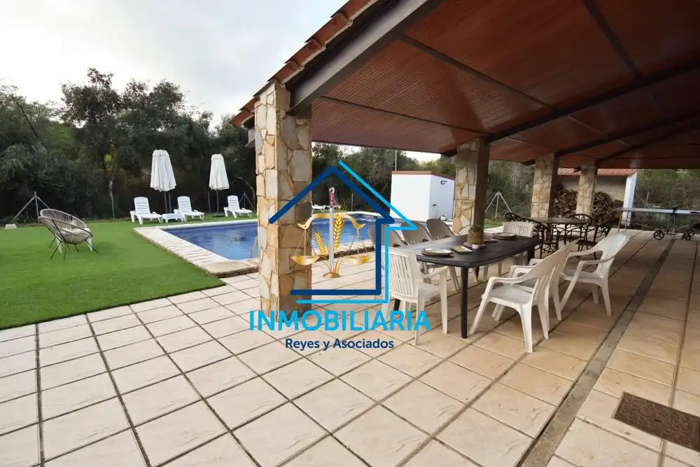 Piscina de Casa o xalet en venda en Córdoba amb Aire condicionat, Terrassa i Piscina