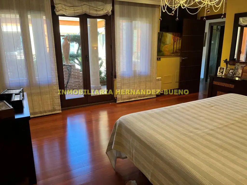 Habitación de Casa o chalet en venta en Carbajosa de la Sagrada con Aire acondicionado, Calefacción y Jardín privado
