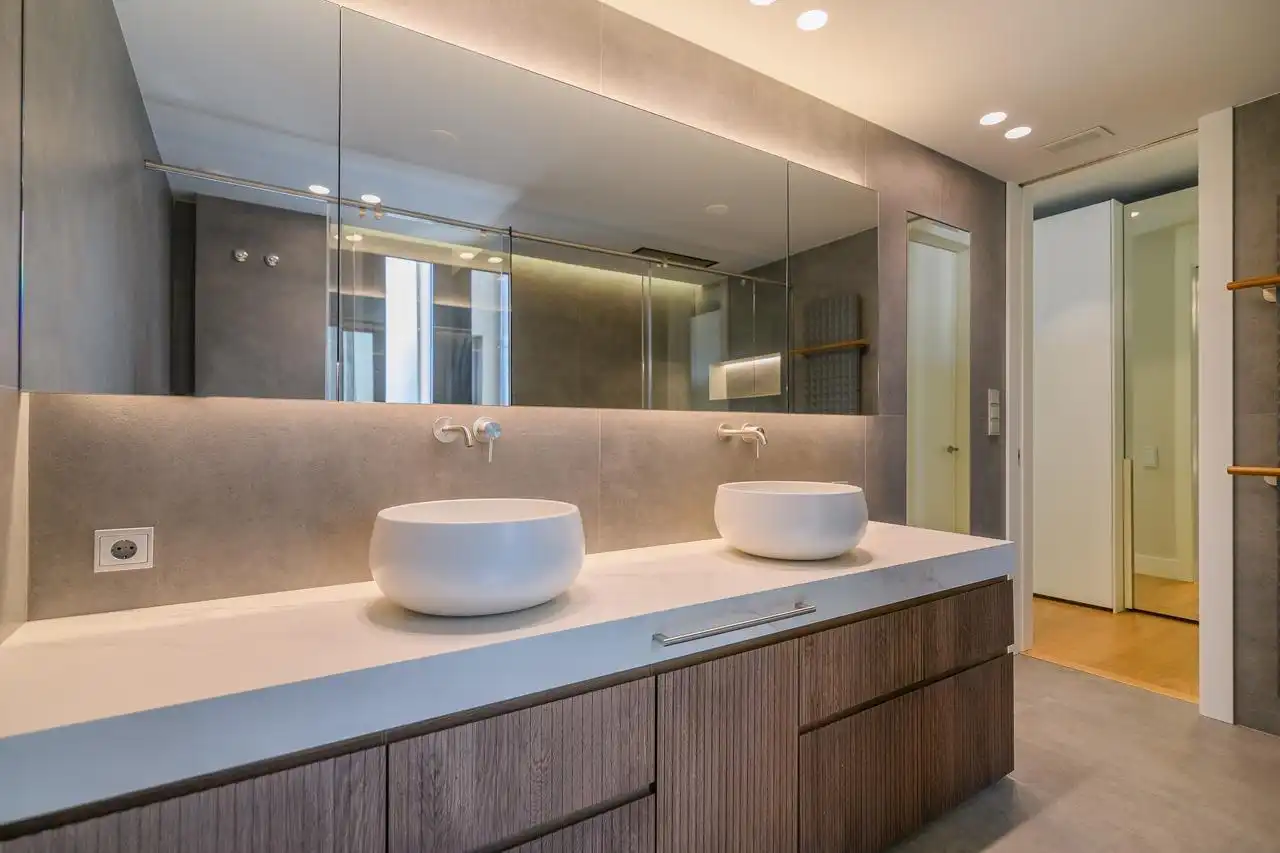 Badezimmer von Dachboden zum Verkauf in Barcelona mit Klimaanlage, Heizung und Terrasse