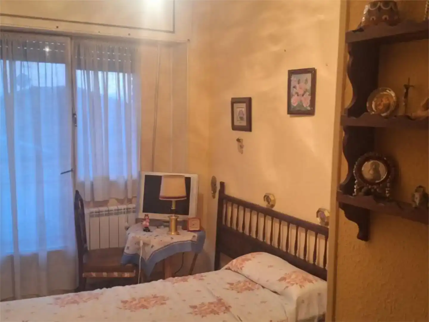 Bedroom of Flat for share in Miraflores de la Sierra  with Air Conditioner, Swimming Pool and Furnished
